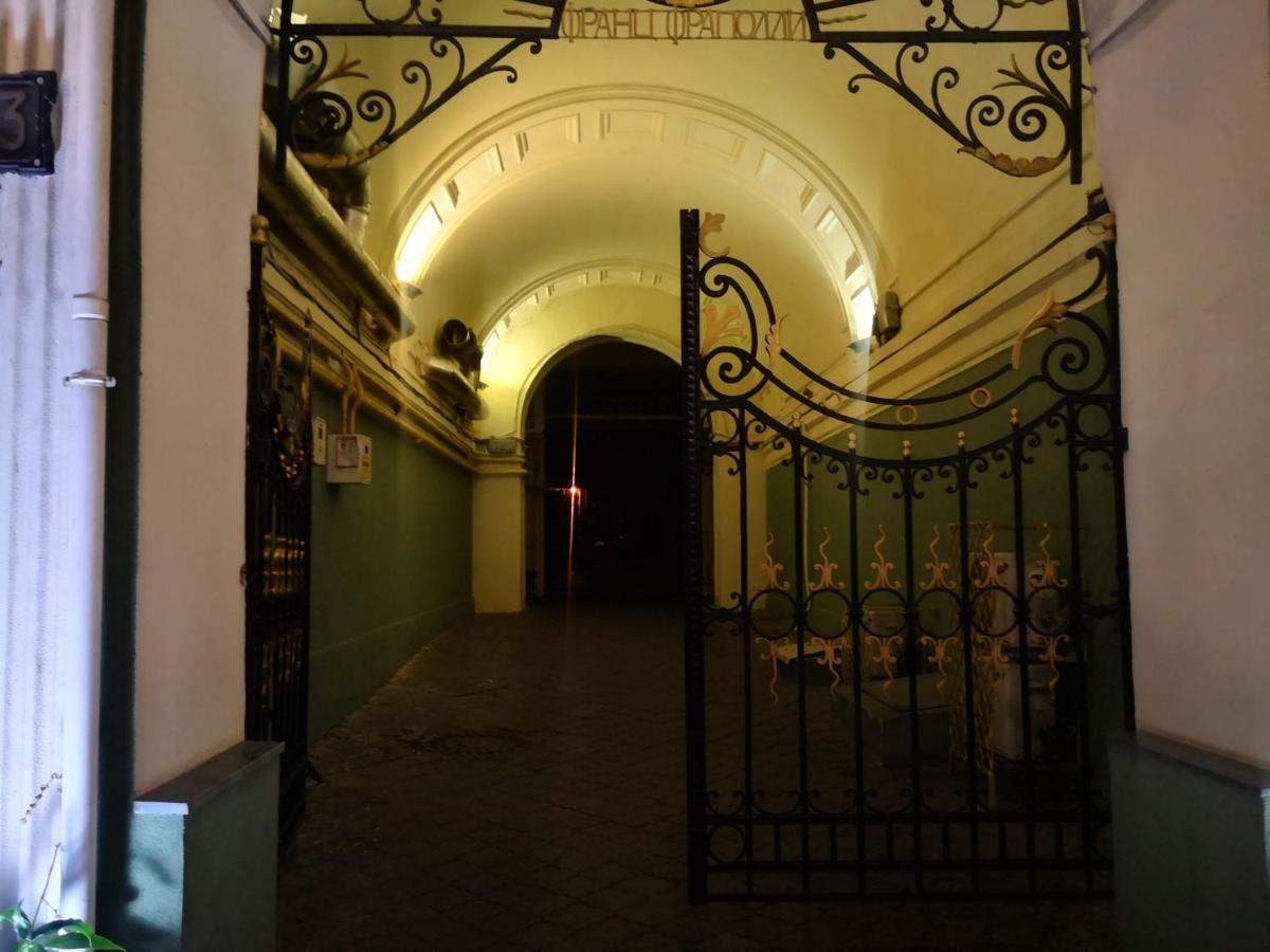 Затишні Апартаменти, Вулиця Дерибасівська, 13 Odessa Zewnętrze zdjęcie